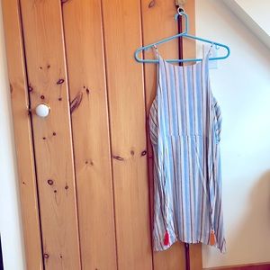 THML dress size small. Beautiful knee length breezy summer dress up/dress down